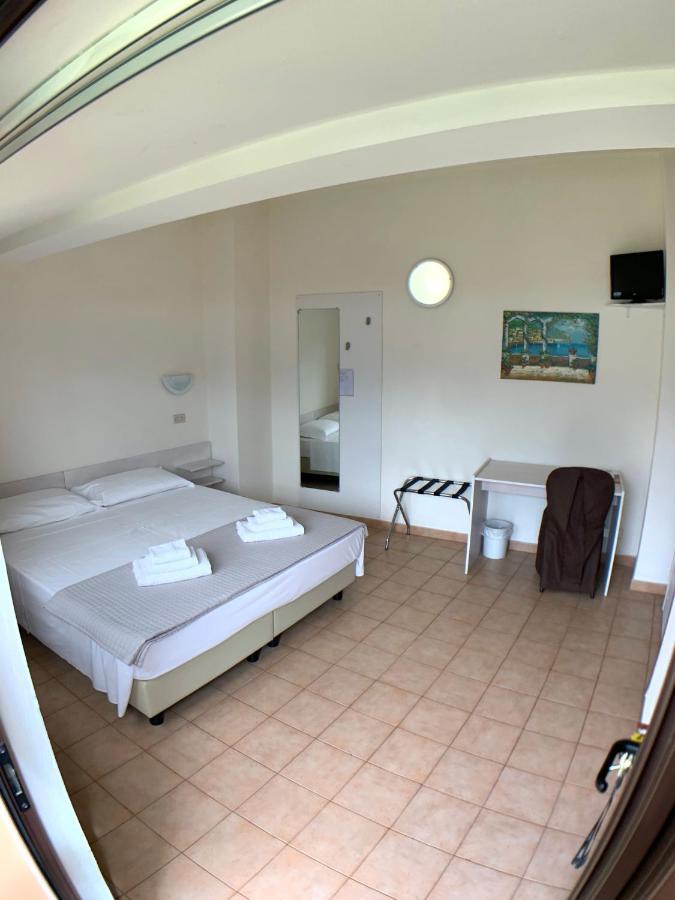 Hotel Sorriso Brenzone sul Garda Eksteriør billede