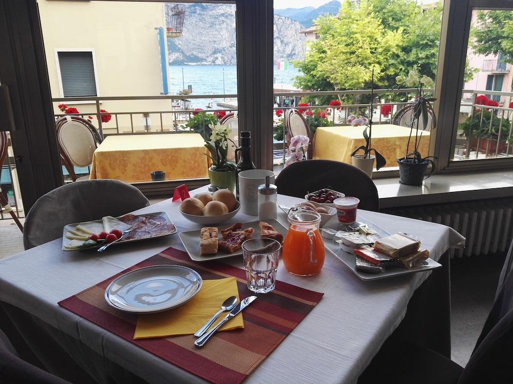 Hotel Sorriso Brenzone sul Garda Eksteriør billede