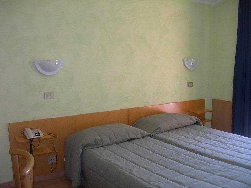Hotel Sorriso Brenzone sul Garda Eksteriør billede